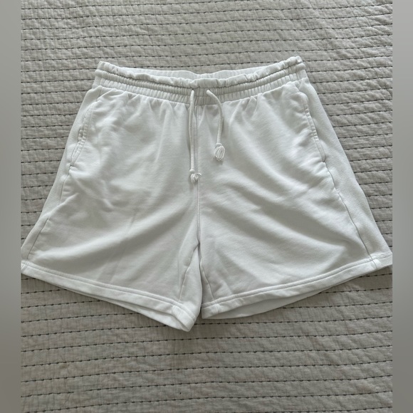 Aritzia - TNA Cozy Fleece Boyfriend 5" Sweatshort White Size L - Picture 8 of 13